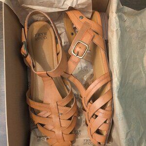 Sandals 7.5 m Brown Strappy Brown Faux Leather Frye and Co Flats Shoes Cushioned